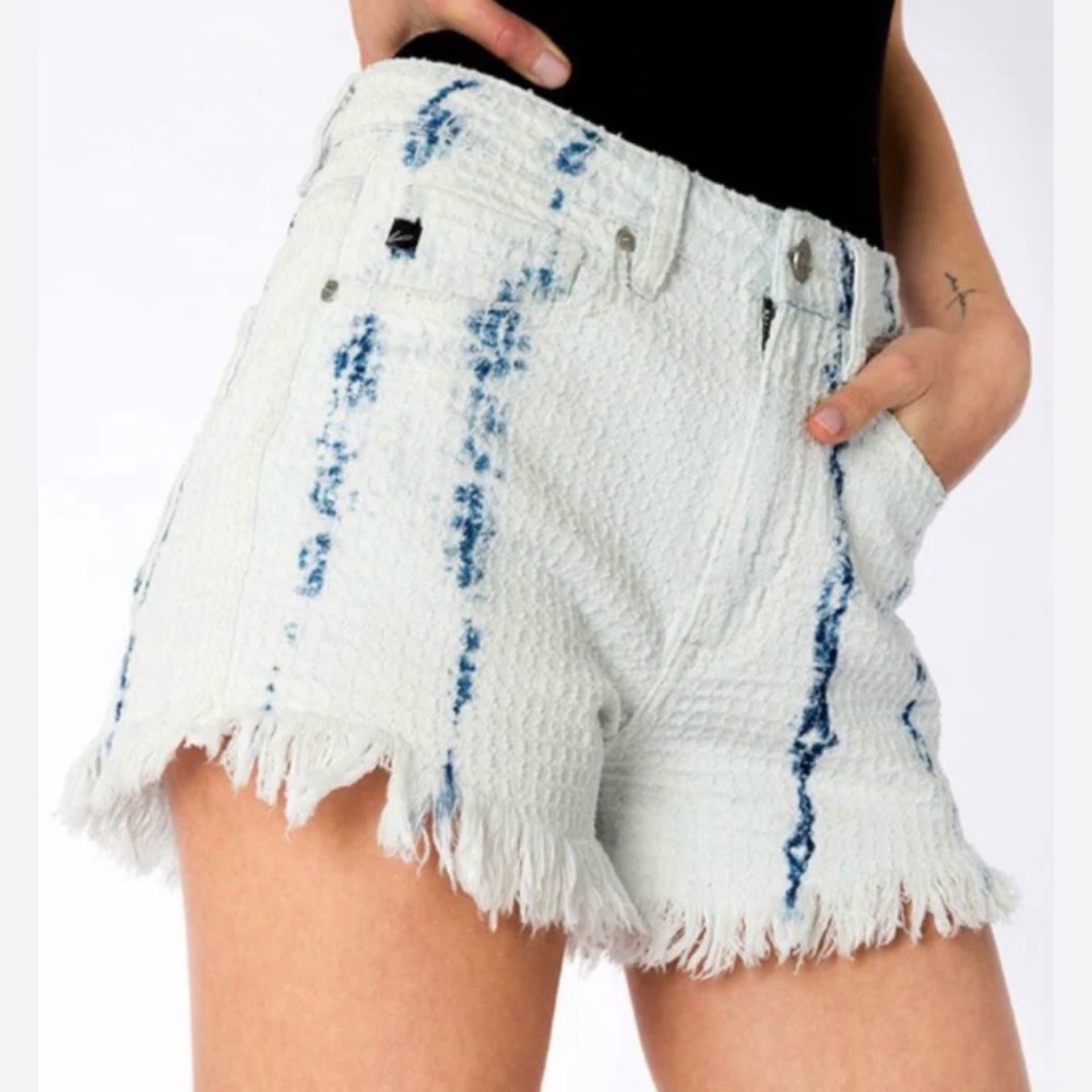 KanCan White Tie-Dye Frayed Hem Women's Shorts Size L